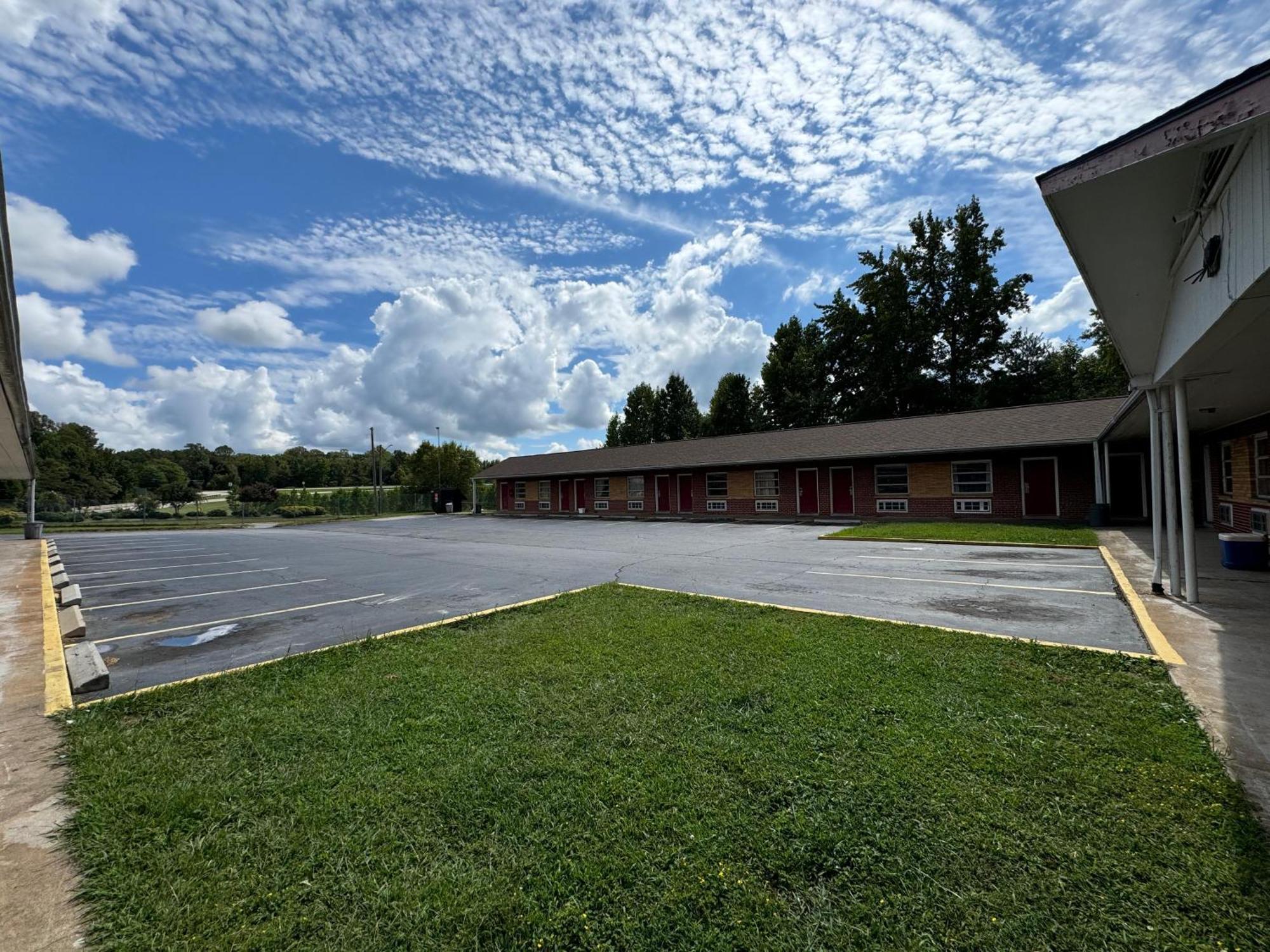 Travel Inn By Oyo Danville Us-29 Exteriér fotografie